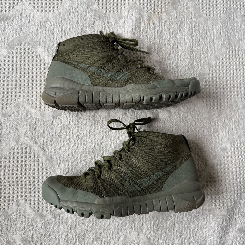 Men’s Nike Flyknit Trainer Chukka SFB SP in the "Sage" colorway size 9/9.5